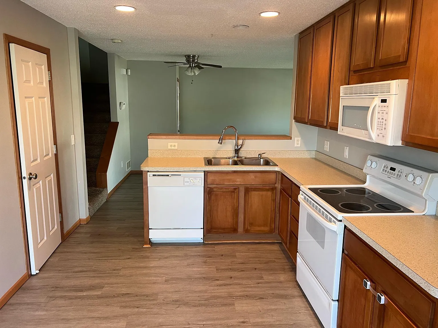 2 bed, 1288 sqft, $2,000 — Photo 2