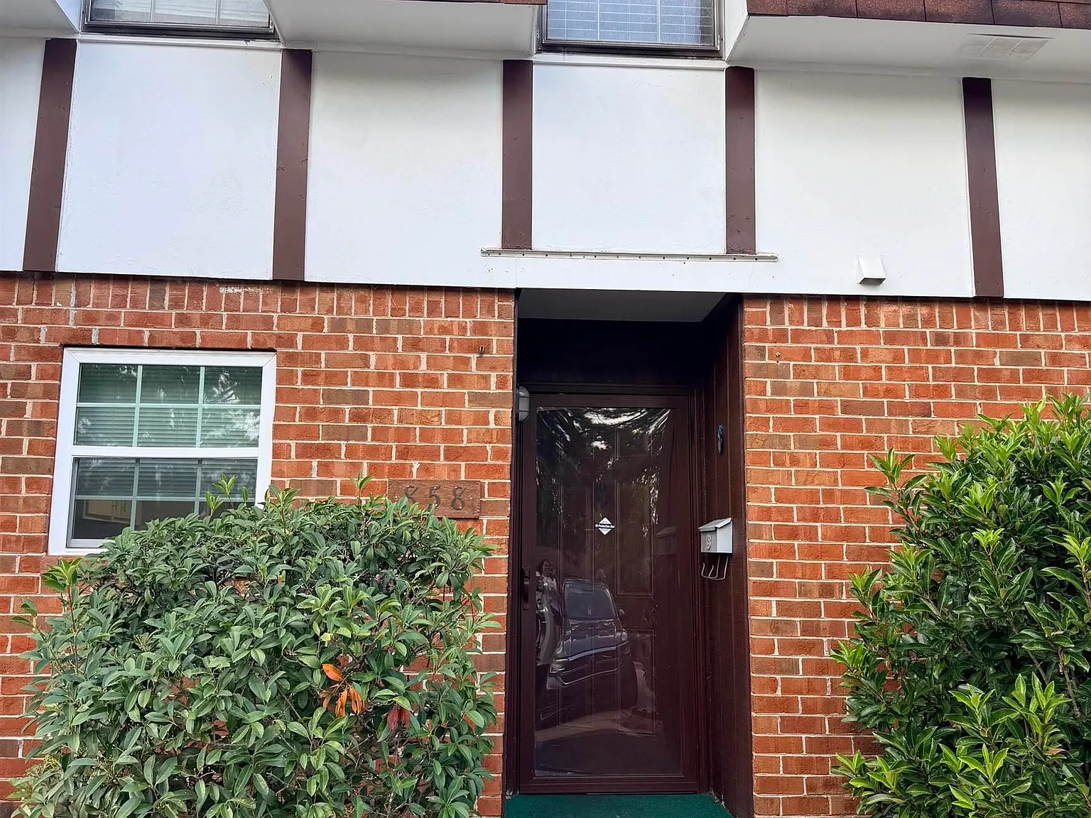 3 bed, 1.5 bath, 1148 sqft, $1,500 — Photo 2