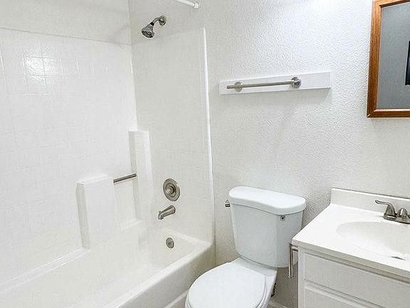 5th image of 450 Laurel St APT C