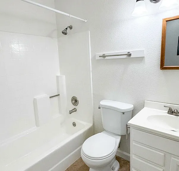 450 Laurel St — Photo 5