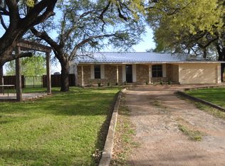 704 E Moore St, Granbury, TX 76048