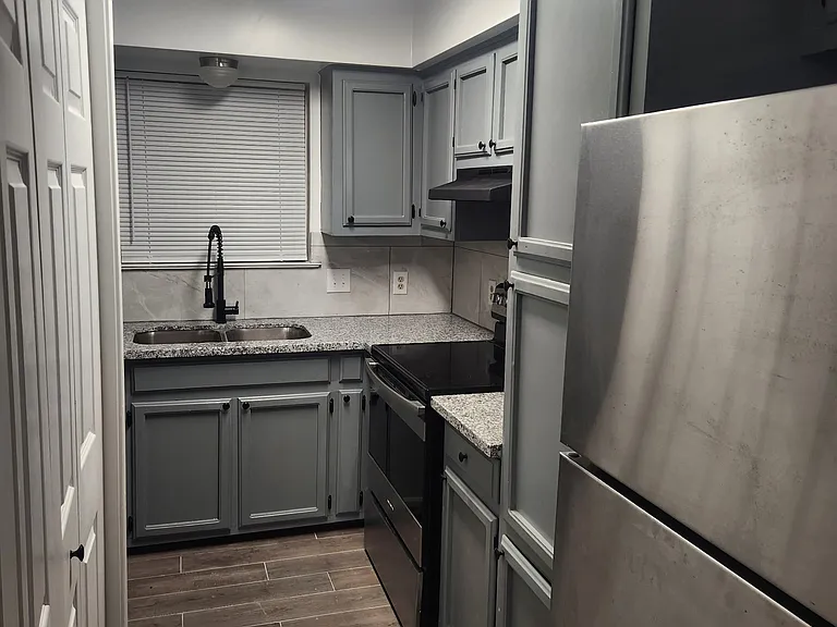 4923 Kennesaw Dr #D — Photo 1