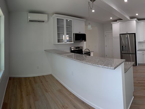4th image of 328 1st St #1