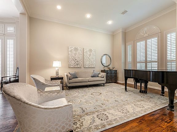 4th image of 702 Bryson Way