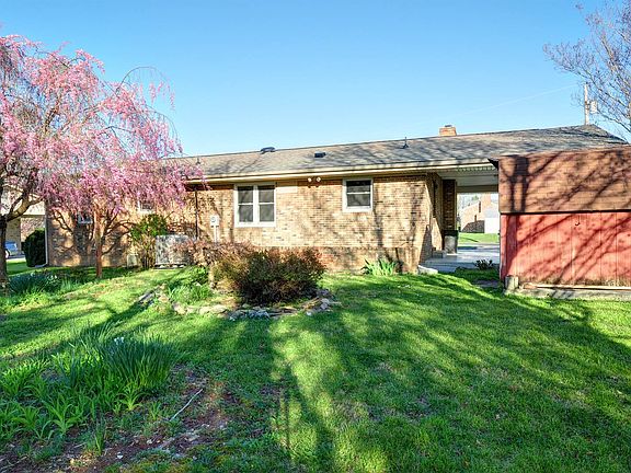 2nd image of 5070 Laura Dr