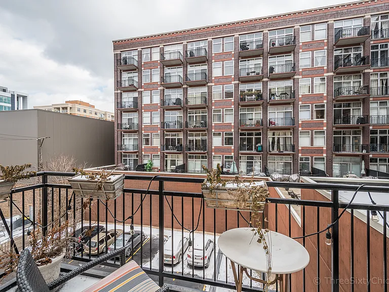 1040 W Adams St #309 — Photo 13