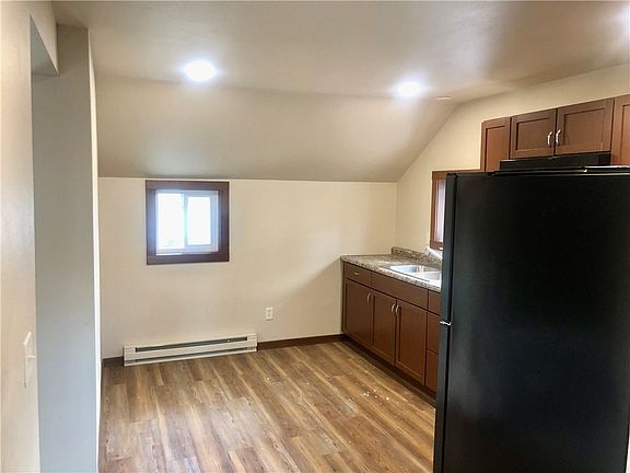 5th image of 328 W 6th Street #2