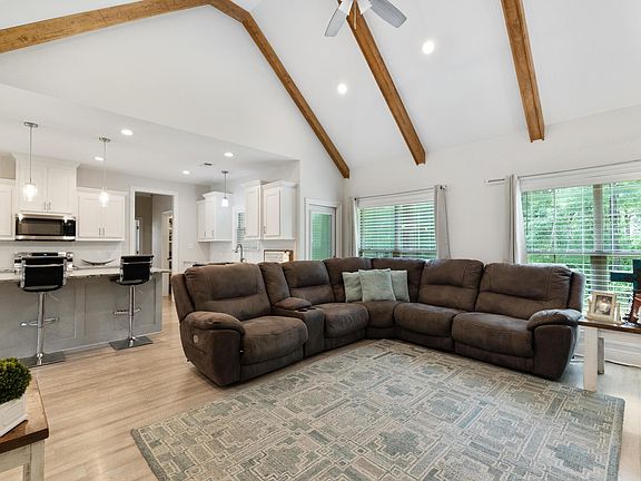 5th image of 27 Southfork Dr