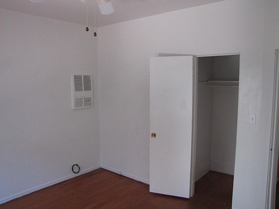 3rd image of 614 23rd St APT 23