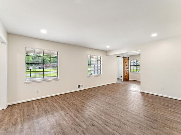 4th image of 5549 Rockwood Dr