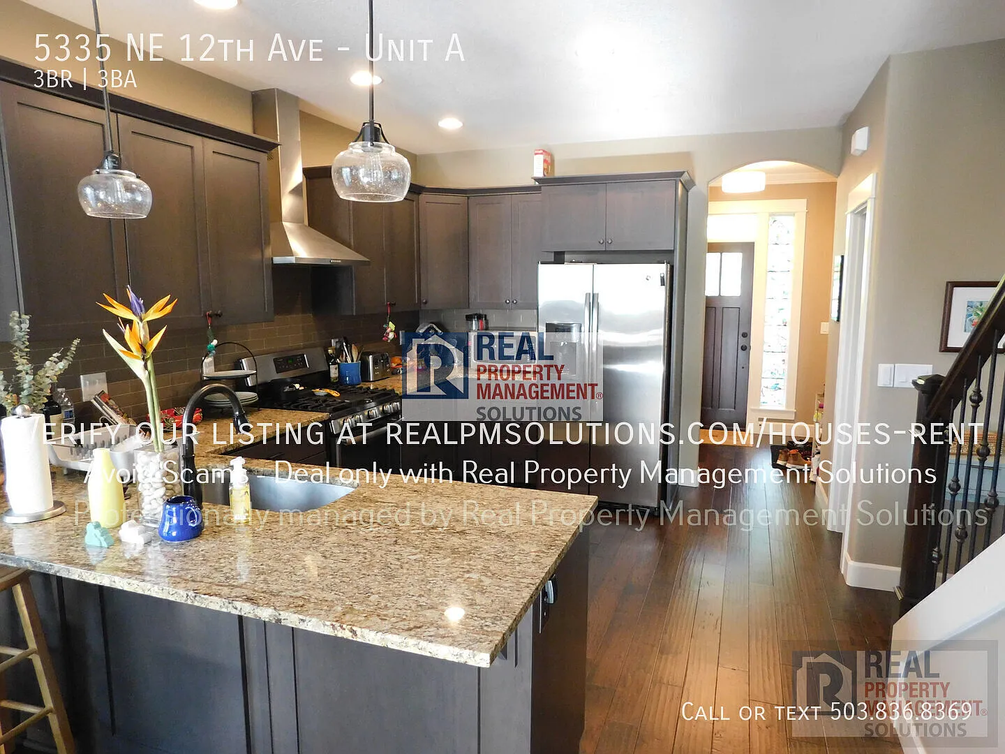Immaculate Home in the heart of Alberta Arts! — Photo 2