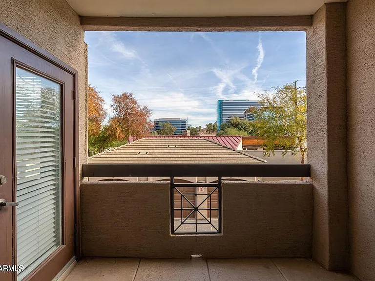 420 W 1st St #211 — Photo 8