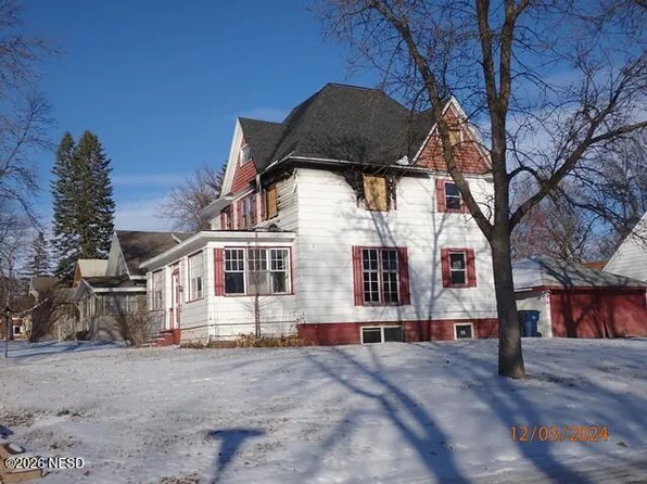 902 N Park St, Watertown, SD 57201