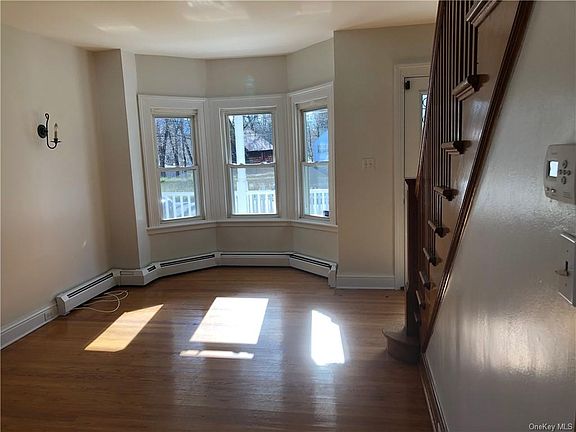 5th image of 4 Edgewood Dr