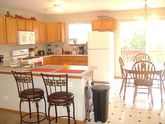 5th image of 469 E Willow St #1