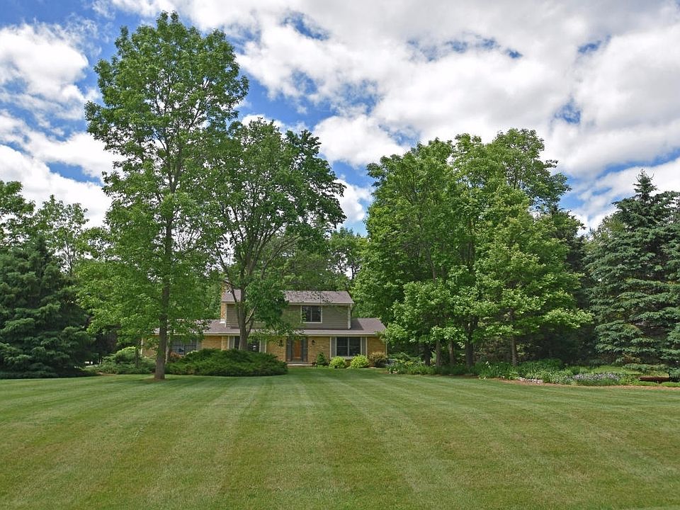 1st image of W238N4523 Woods Edge Dr