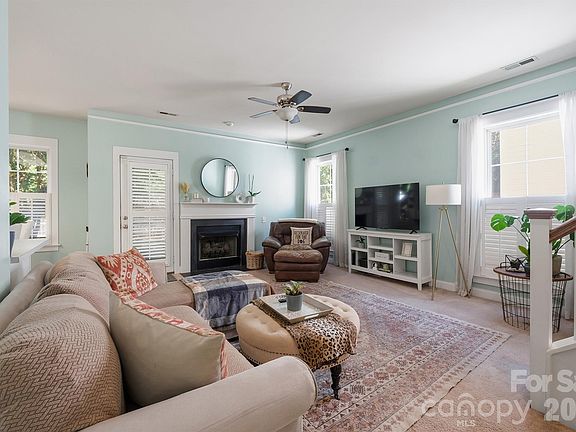 4th image of 16925 Pennington Dr