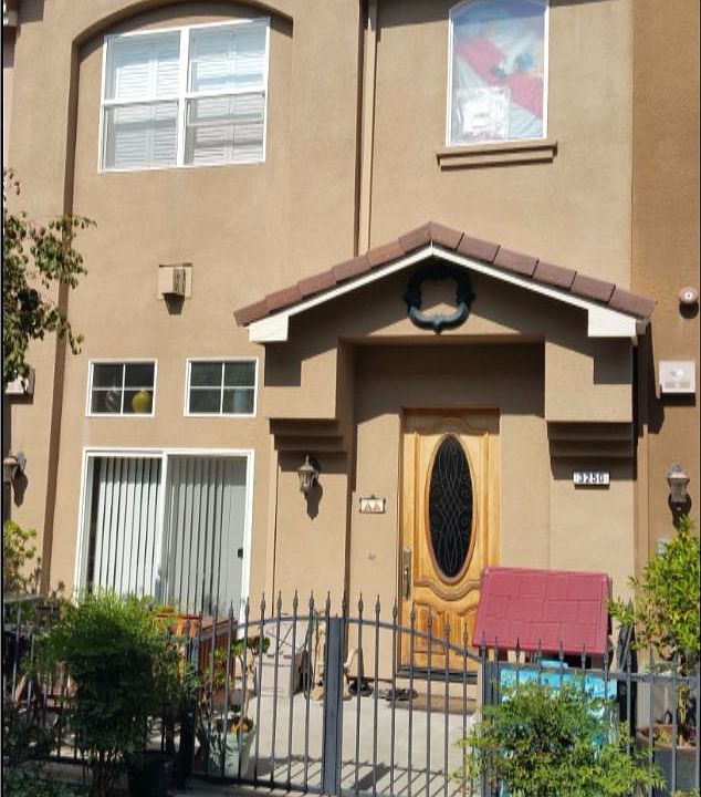 2nd image of 3250 Lago De Como Pl