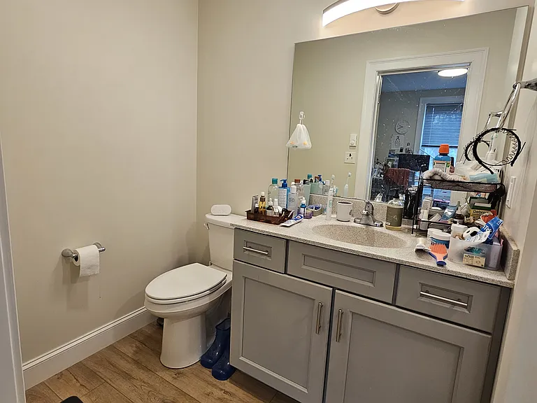 462 Main St #4 — Photo 8