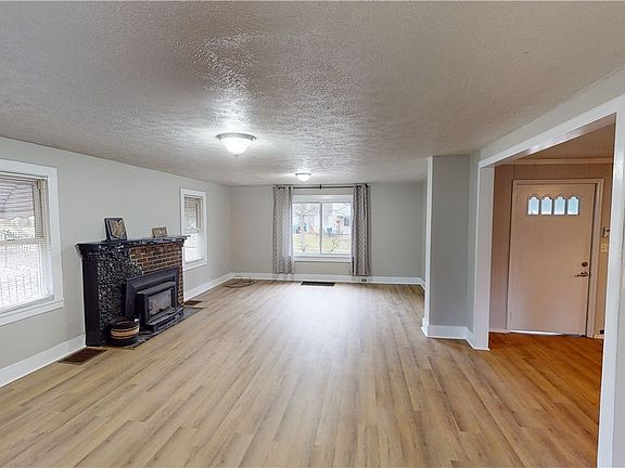 5th image of 432 Rockwell St