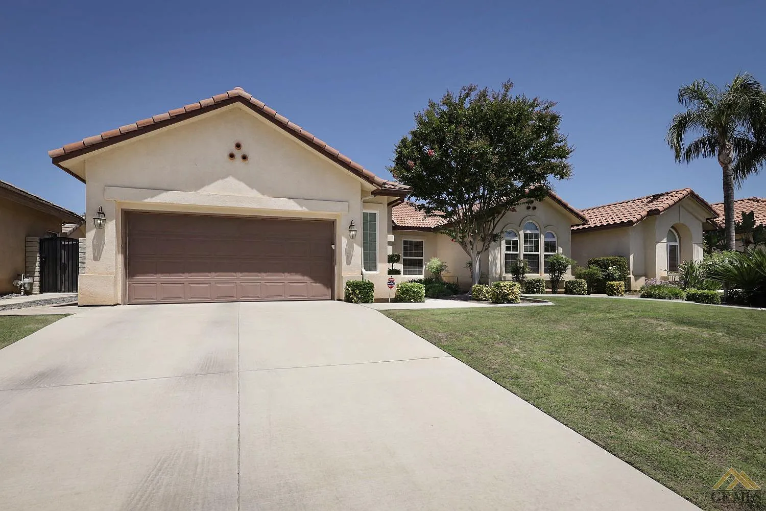 2114 Snowdrop Dr photo 1