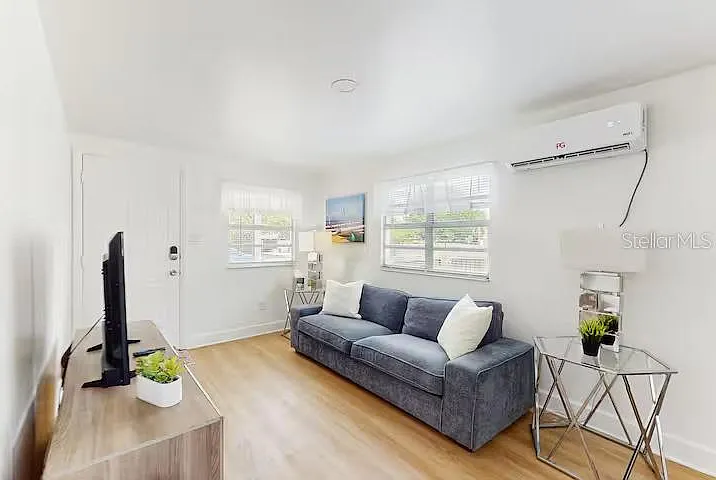 4214 W Ohio Ave — Photo 2