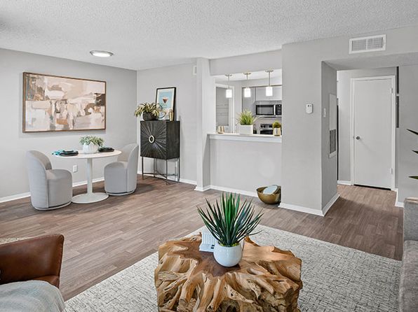 501 Green Oaks Ct #1048