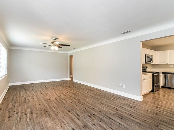 3rd image of 515 S Nekoma Ave