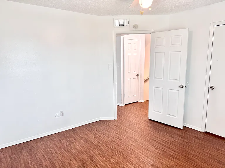 441 SW Thomas St #D — Photo 16
