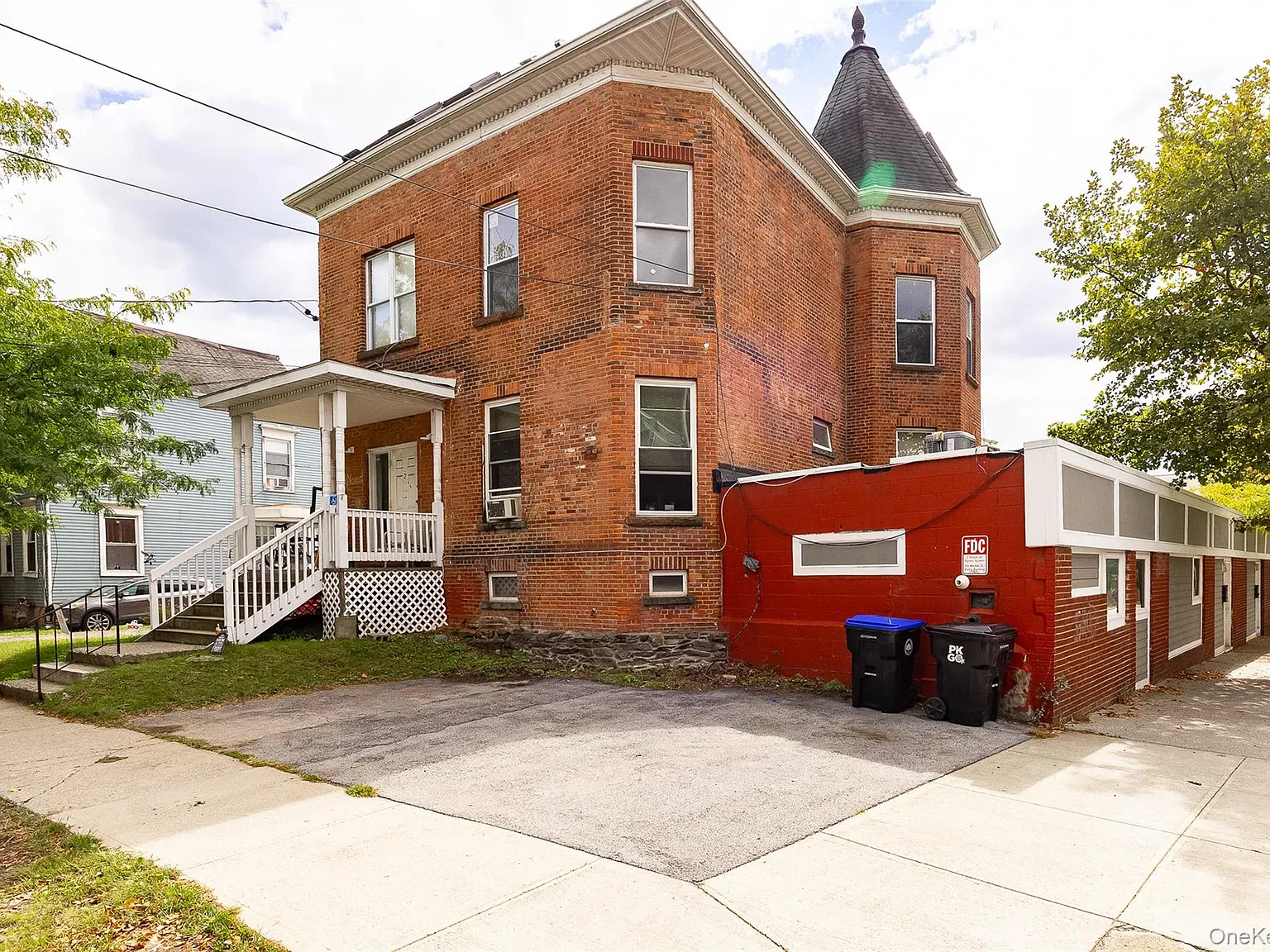 3 bed, 1.5 bath, 1100 sqft, $2,000 — Photo 1