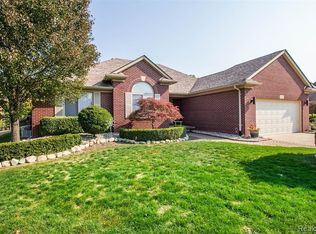 48296 Sherringham Dr, Macomb, MI 48044