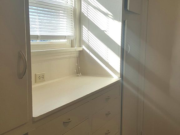 4th image of 1007 1/2 Burwell St APT 6