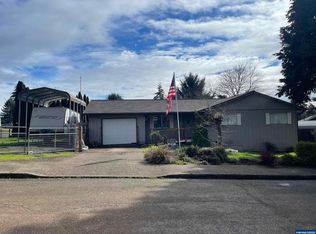 886 NE E St, Willamina, OR 97396