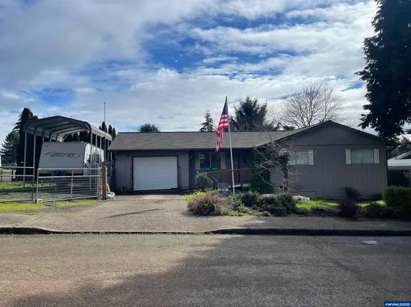 886 NE E St, Willamina, OR 97396