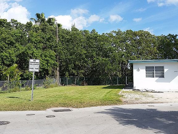 3rd image of 2405 NE 137th St