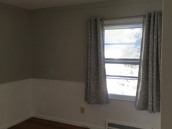 3rd image of 1556 Chapin Ave