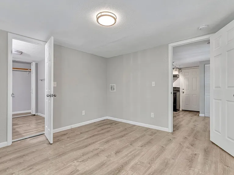 617 Manitou Ave — Photo 8