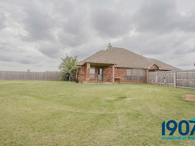 2508 Tyler Ln — Photo 26