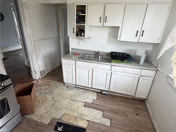 5th image of 3457 E 149th St