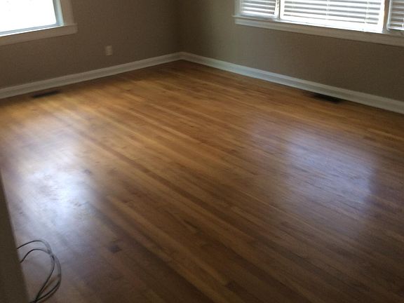 5th image of 812 32nd Ave E