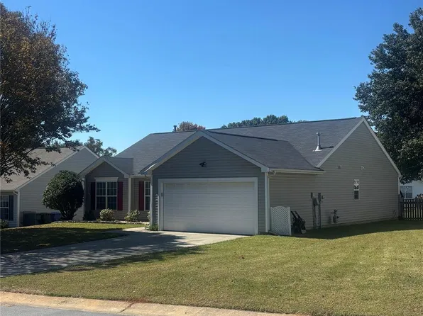 137 Bosburg Dr, Mooresville, NC 28115