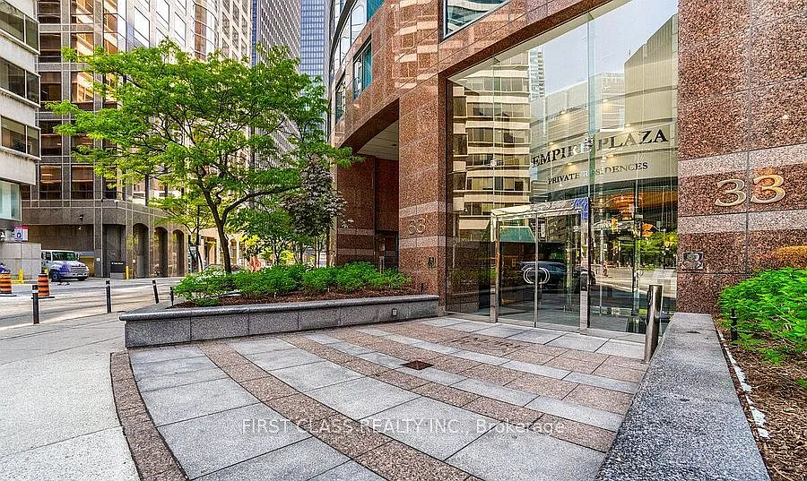 33 University Ave #1303