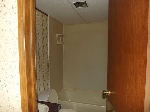 4th image of 513 Butcher Ln
