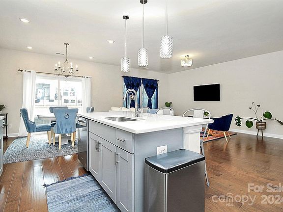 3rd image of 9275 Dunwich Dr