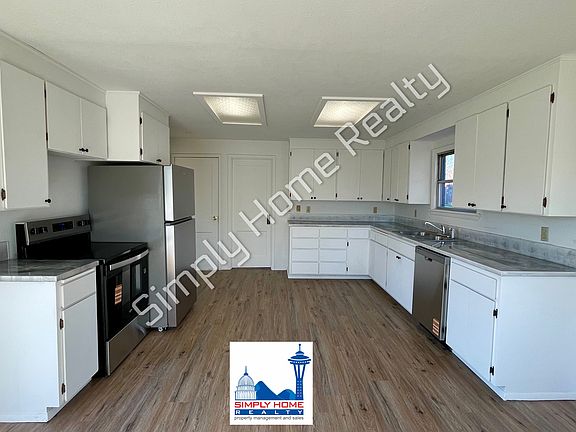 5th image of 4539 E C St