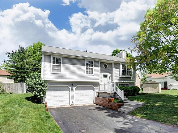 2nd image of 901 Gosfield Gate Ct