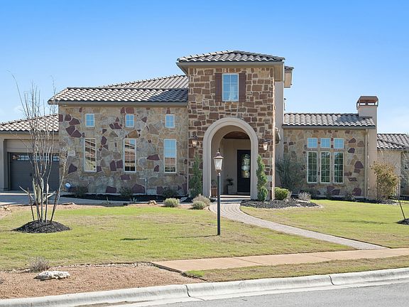 2nd image of 201 Majestic Arroyo Way