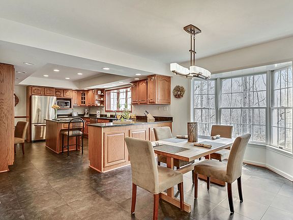 eat in kitchen