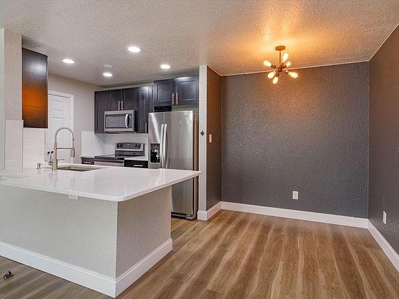 3rd image of 4400 Thornbriar Ln APT A101