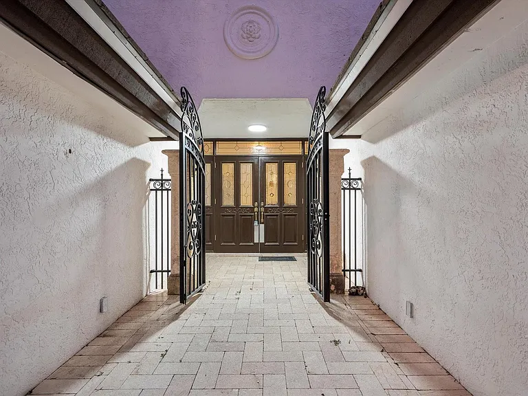 1421 Ponce De Leon Dr — Photo 21